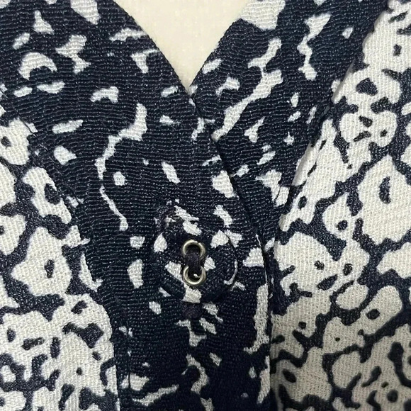 Foxcroft Daisy Ditsy Floral Blouse Button Down Shirt - Picture 4 of 11